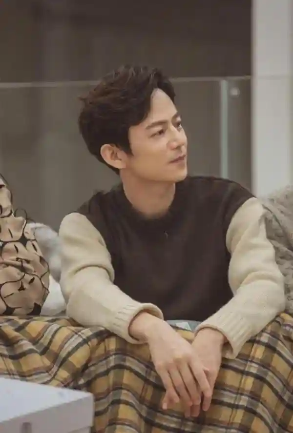 听说你憋成了“闲疯帝”？稳住，何炅倪妮刘昊然教你快乐宅