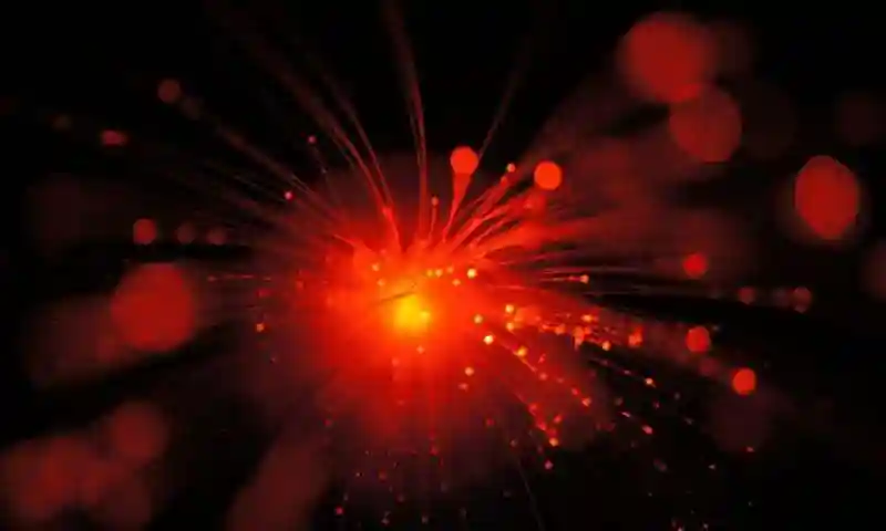 不是武林高手，也能传音入密了