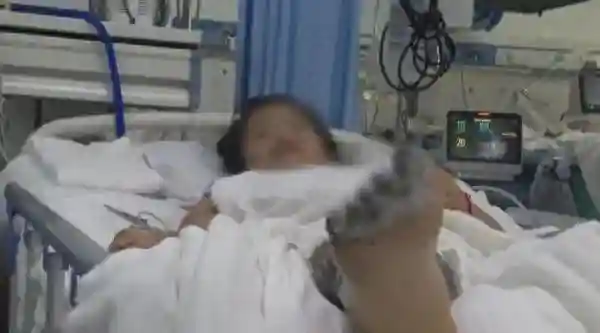 边充电边玩手机，其中的安全隐患不可小觑