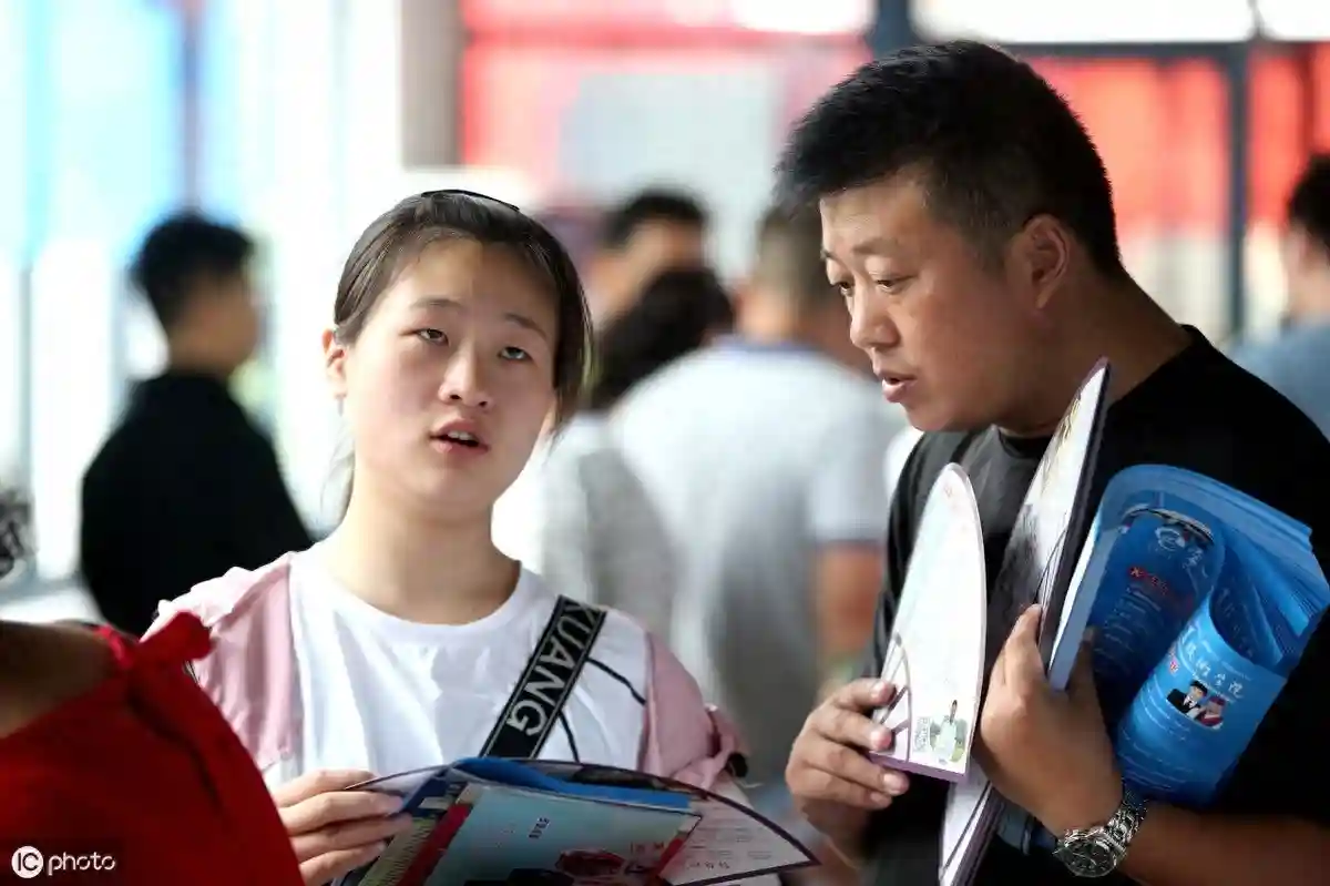 英语不好不建议选这四类专业，对就业有影响，其中三个是热门