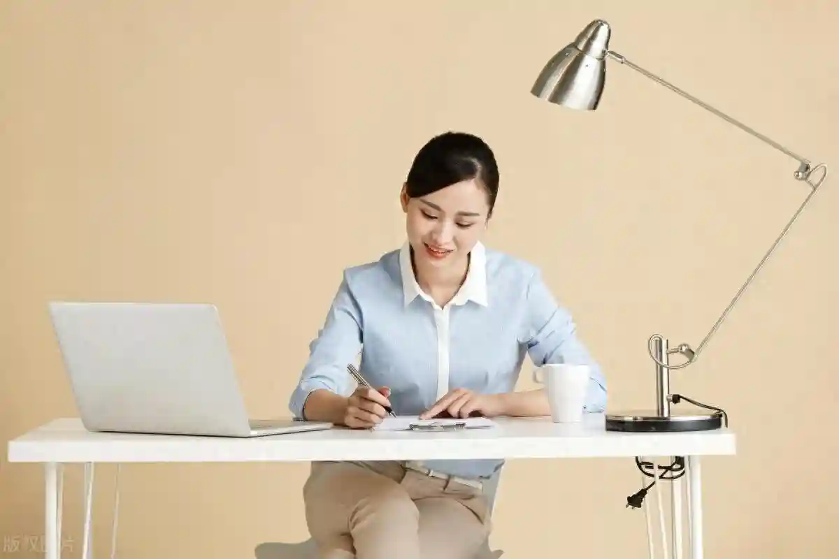 人生，在静字中修身，在动字中实践，收获成功